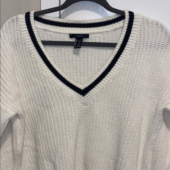 Forever 21 V-Neck Sweater - Picture 3 of 3